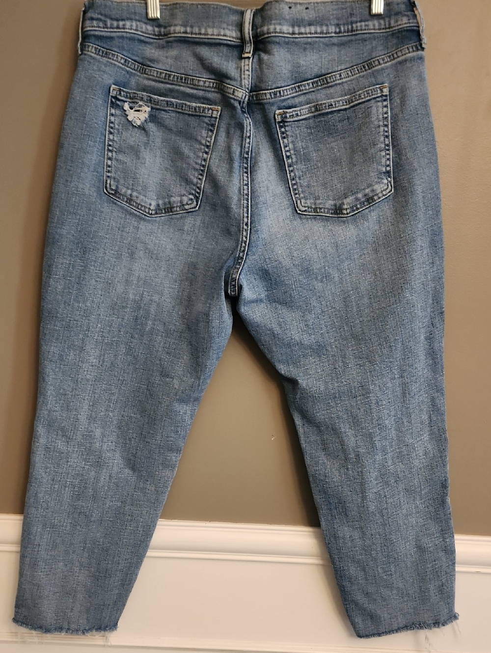 GAP Girlfriend Mid Rise Distressed Cropped Jeans - Picture 6 of 16